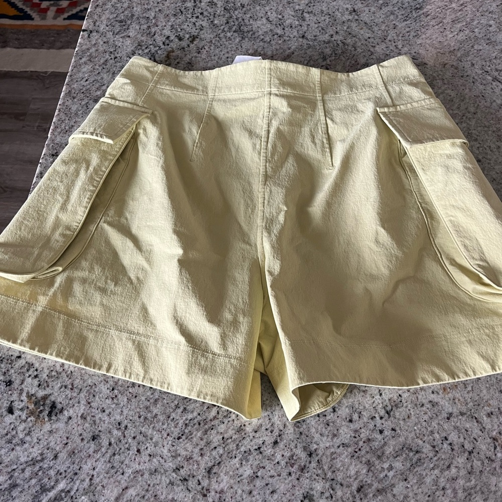 Lululemon Relaxed-Fit Super-High-Rise Cargo Short 4" - Picture 12 of 16